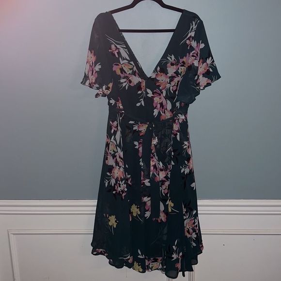 Torrid 2X Hunter green floral New faux wrap dress midi length - Picture 8 of 16